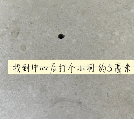 临安瓷砖空鼓维修公司专业解答在瓷砖铺贴过程中，如果砂料搅拌不均匀，将会带来以下问题