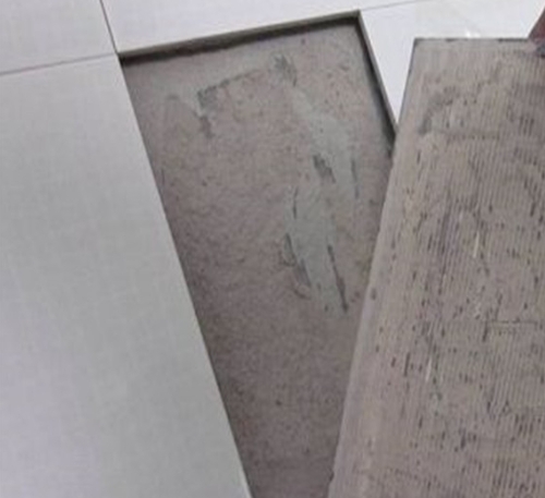 临安瓷砖空鼓维修公司分享瓷砖铺贴时如果打浆（即涂抹在瓷砖背面和基层上的砂浆或瓷砖胶）过少，会带来以下问题